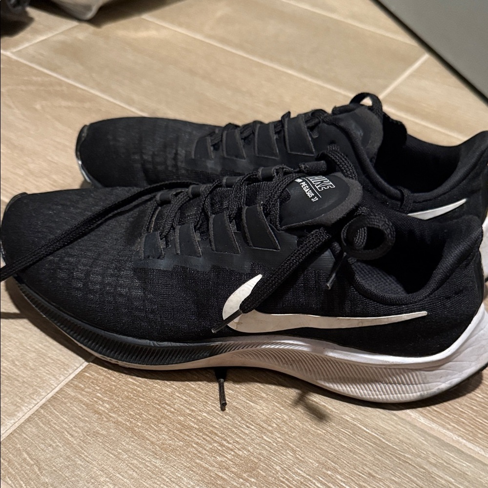 Nike Black and White Running Shoes